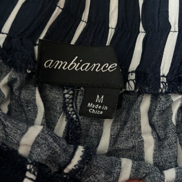 Bundle 2 shorts & 1 white tank - Picture 2 of 7